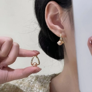 Boucles D'oreilles Créoles Géométriques Vintage Français Avec Ligne Goutte D'eau Plaqué Or Cuivre Et Künstliche Perle Rose Pour Femmes Élégant