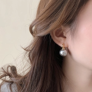 French vintage grey pearl earrings with gold metal clasp on model side view