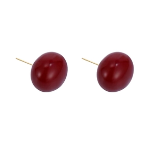 Retro deep red round stud earrings with golden pins for a minimalist vintage look