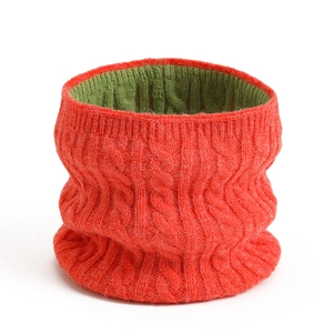 Scaldacollo in maglia bicolore con design a treccia spessa per il calore invernale