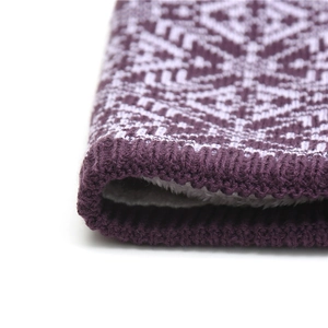 Detailansicht Winter-Strickschal mit Nordisch-Muster und dickem Fleecefutter