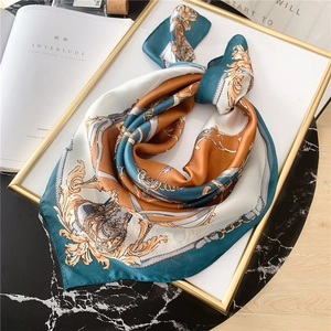 Carré De Satin Vintage Baroque Équestre Chaîne Imprimé Polyester Satin Cou Tête Cheveux Ruban De Sac Pour Femmes