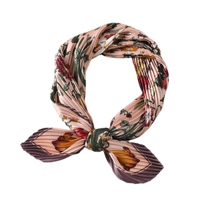 Elegant pleated silk-feel scarf with floral print in soft pink for women’s fashion