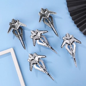 Stifte in Kampfjet-Form mit LED-Leuchten in Silber und Grau Metallic-Finish