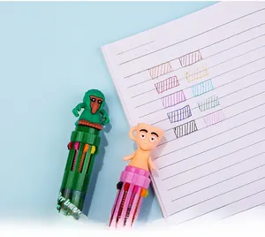 Détail de stylos à bille 10 couleurs avec des échantillons de couleurs sur un carnet