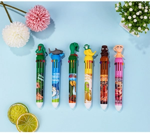 Détail de stylos à 10 couleurs avec divers charms et illustrations de personnages de dessin animé