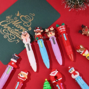 Penne a sfera di Natale a 4 colori con renna e Babbo Natale su sfondo festivo rosso