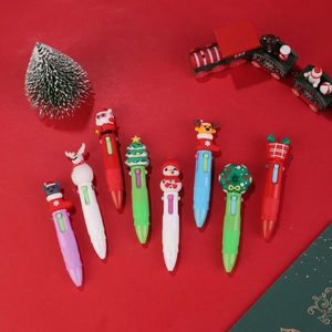Dettaglio di 8 penne a sfera natalizie con decorazioni a forma di renna e Babbo Natale