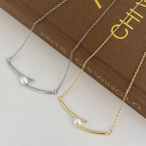 Ensemble de colliers avec pendentif perle minimaliste en or et argent au design incurvé