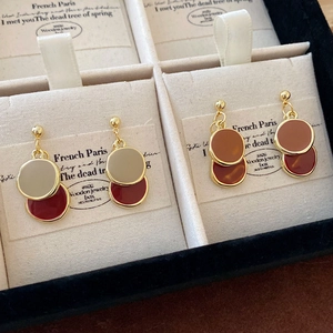 Boucles d'oreilles pendantes géométriques à double disque en tons gris et caramel