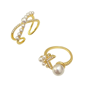 Ensemble de bagues dorées réglables avec perles élégantes et cristaux étincelants
