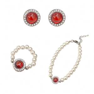 Parure bijoux vintage avec boucles d'oreilles cabochon rouges, bague et bracelet perles