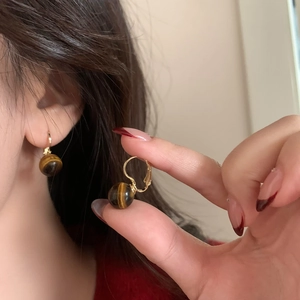 Boucles d'oreilles vintage en œil de tigre et métal doré avec fermoir à levier