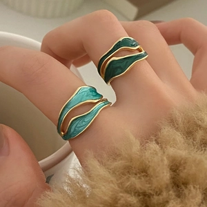 Minimalist wavy gold-plated ring set with vintage green enamel marble texture