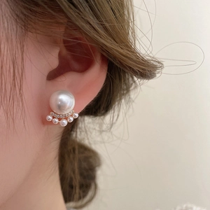 Elegant French Style Shell Artificial Pearl Stud Earrings For Women Fan Shaped Cat Claw Design With Copper Base And Zircon Inlaid