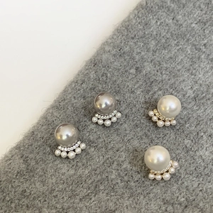 French style cat paw pearl earrings in grey and white with micro-set diamonds