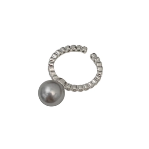 Adjustable pearl and zircon ring with grey pearl and pavé setting on a silver band