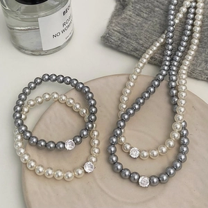 Ensemble élégant collier et bracelet en perles avec cristal zircon en blanc et gris