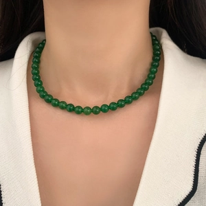 Elegant green chalcedony beaded necklace for women, stylish summer gemstone choker accessory