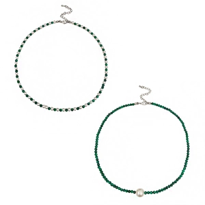 Collier en malachite avec perle centrale et fermoir mousqueton argenté ajustable