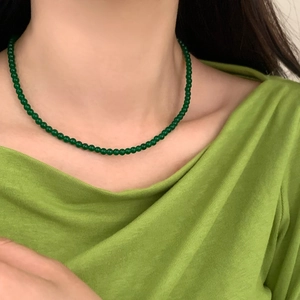 Elegant green chalcedony beaded necklace for women in a minimalist retro style