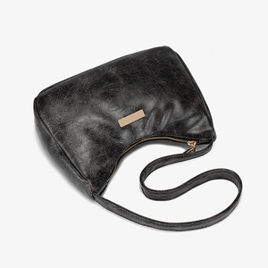 Sac sous le bras minimaliste gris foncé en cuir PU vintage avec plaque dorée chic