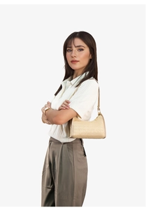 Detail of woven straw shoulder bag featuring textured raffia finish and beige leather trim
