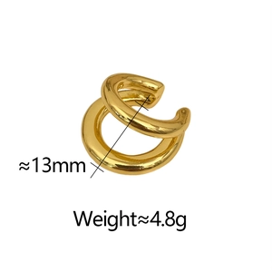 Detail view of double-layer gold ear cuff with 13mm diameter and 4.8g weight specs