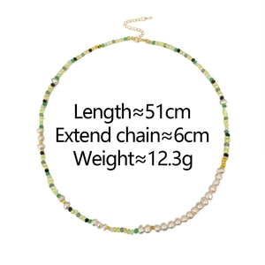 Etnische parelketting met natuursteen kralen en details van de 6cm verlengde ketting