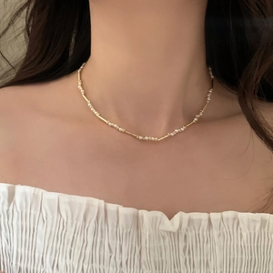 Französische Minimalistische Künstliche Perlenhalskette Weiße Kunstperle Und Vergoldete Bambusrohre Elegante Schlüsselbeinkette Damen