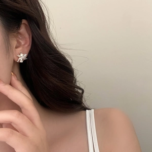 Minimalist matte silver flower stud earrings for women with irregular petal metal design