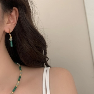 Parure de bijoux vintage avec collier et boucles d'oreilles en pierre naturelle verte