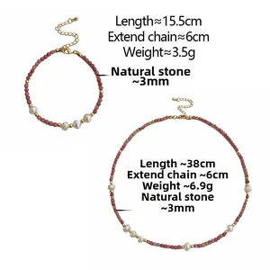 Mise à plat de l'ensemble collier et bracelet en pierre naturelle rose et perles avec fermoirs dorés
