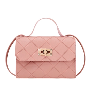 Bolso de mano acolchado rosa con cierre dorado y correa bandolera para mujer