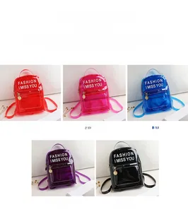 Détail de mini sacs à dos en PVC transparent en cinq couleurs avec fermetures éclair