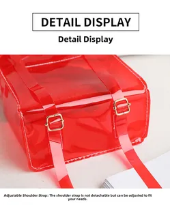 Détail du sac à dos en PVC rouge transparent avec bretelles réglables et boucles dorées