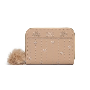 Portafoglio corto donna beige 2025 con ricamo a cuore e ciondolo con palla di pelo