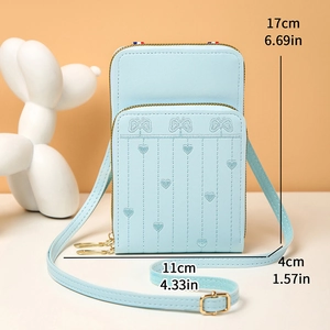 Vue détaillée du sac pour téléphone bleu clair 17x11x4cm avec broderie papillon