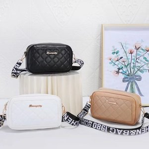 Sac Bandoulière Appareil Photo Femme Matelassé PU Cuir Mode Épaule Carré Sacoche Large Sangle Tissée Fermeture Éclair Dorée