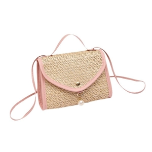 Straw crossbody bag with pink leather trim, woven V-pattern and elegant pearl charm