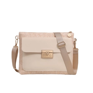 Minimalistische gewebte Stroh-Umhängetasche mit Lederbesatz und Goldverschluss in Beige