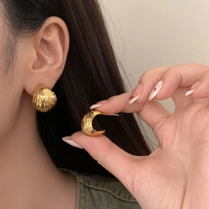 French style C-shaped textured gold stud earrings with hammered finish for women