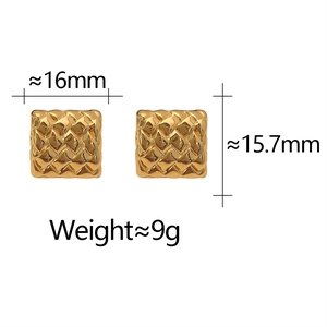 Détails des boucles d'oreilles tressées dorées avec dimensions 16mm x 15,7mm et poids 9g