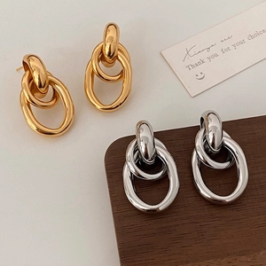 Boucles d'oreilles créoles triples ovales entrelacées en finitions or et argent poli