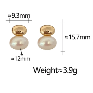Détails des boucles d'oreilles perles avec dimensions 9,3mm par 15,7mm et poids 3,9g