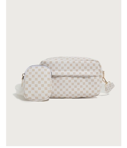 Vue détaillée du sac bandoulière vintage à monogramme avec petit porte-monnaie et sangle