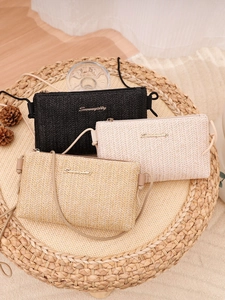 Stroh-Umhängetaschen in Schwarz, Beige und Khaki mit feiner Fischgräten-Webstruktur