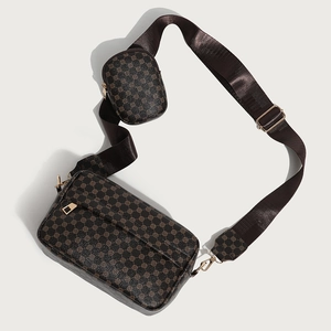 Sac bandoulière vintage marron foncé avec motif floral rétro et large sangle réglable