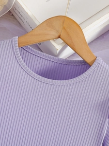 Abito a costine viola chiaro per bambine con gonna in tulle e scollo rotondo classico