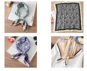 Dettaglio di foulard in seta con motivi paisley in quattro colori su fondo legno